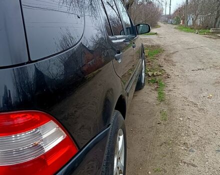 Черный Мерседес МЛ класс, объемом двигателя 2.7 л и пробегом 266 тыс. км за 6400 $, фото 1 на Automoto.ua