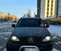 Черный Мерседес МЛ класс, объемом двигателя 27 л и пробегом 364 тыс. км за 2900 $, фото 1 на Automoto.ua