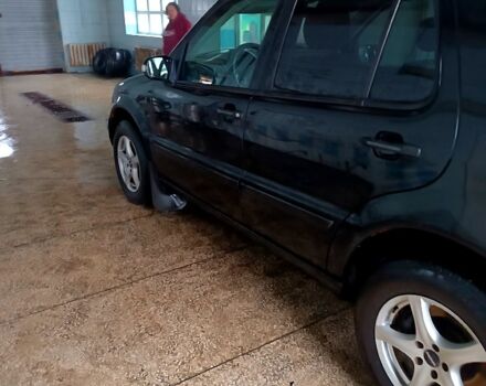 Черный Мерседес МЛ класс, объемом двигателя 2.7 л и пробегом 266 тыс. км за 6400 $, фото 4 на Automoto.ua