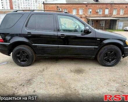 Черный Мерседес МЛ класс, объемом двигателя 3.2 л и пробегом 286 тыс. км за 3000 $, фото 1 на Automoto.ua