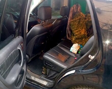 Черный Мерседес МЛ класс, объемом двигателя 4 л и пробегом 284 тыс. км за 5250 $, фото 6 на Automoto.ua