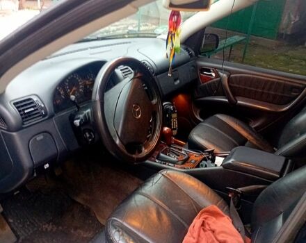 Черный Мерседес МЛ класс, объемом двигателя 4 л и пробегом 284 тыс. км за 5250 $, фото 5 на Automoto.ua