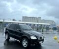 Чорний Мерседес ML-Class, об'ємом двигуна 4 л та пробігом 250 тис. км за 4999 $, фото 5 на Automoto.ua