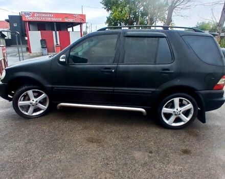 Черный Мерседес МЛ класс, объемом двигателя 3.2 л и пробегом 400 тыс. км за 5800 $, фото 2 на Automoto.ua