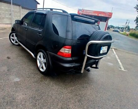 Черный Мерседес МЛ класс, объемом двигателя 3.2 л и пробегом 400 тыс. км за 5800 $, фото 1 на Automoto.ua