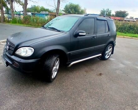 Черный Мерседес МЛ класс, объемом двигателя 3.2 л и пробегом 400 тыс. км за 5800 $, фото 3 на Automoto.ua