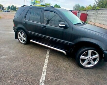 Черный Мерседес МЛ класс, объемом двигателя 3.2 л и пробегом 400 тыс. км за 5800 $, фото 6 на Automoto.ua