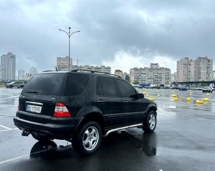 Чорний Мерседес ML-Class, об'ємом двигуна 4 л та пробігом 250 тис. км за 4999 $, фото 4 на Automoto.ua