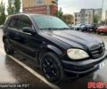 Черный Мерседес МЛ класс, объемом двигателя 4 л и пробегом 220 тыс. км за 2900 $, фото 1 на Automoto.ua