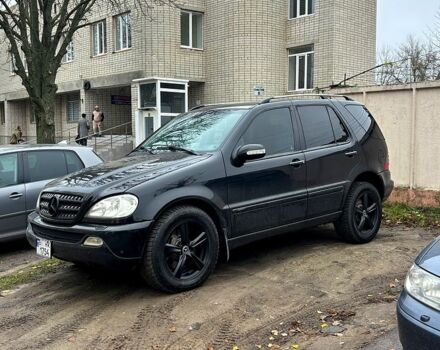 Черный Мерседес МЛ класс, объемом двигателя 3.7 л и пробегом 270 тыс. км за 8999 $, фото 1 на Automoto.ua