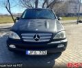 Чорний Мерседес МЛ класс, об'ємом двигуна 4 л та пробігом 340 тис. км за 5100 $, фото 1 на Automoto.ua