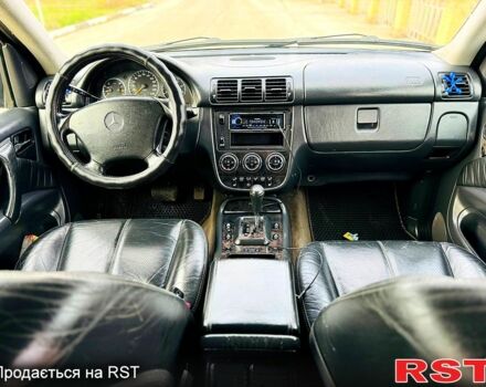 Чорний Мерседес МЛ класс, об'ємом двигуна 2.7 л та пробігом 350 тис. км за 3850 $, фото 6 на Automoto.ua