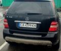 Черный Мерседес МЛ класс, объемом двигателя 3.5 л и пробегом 344 тыс. км за 8500 $, фото 2 на Automoto.ua