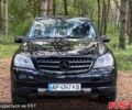 Черный Мерседес МЛ класс, объемом двигателя 3 л и пробегом 260 тыс. км за 11999 $, фото 1 на Automoto.ua