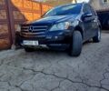 Чорний Мерседес МЛ класс, об'ємом двигуна 3.5 л та пробігом 250 тис. км за 9000 $, фото 1 на Automoto.ua