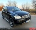 Черный Мерседес МЛ класс, объемом двигателя 3.5 л и пробегом 260 тыс. км за 8500 $, фото 1 на Automoto.ua