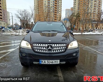 Чорний Мерседес ML-Class, об'ємом двигуна 3 л та пробігом 268 тис. км за 12400 $, фото 1 на Automoto.ua