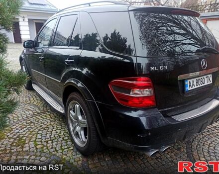 Чорний Мерседес МЛ класс, об'ємом двигуна 6.2 л та пробігом 162 тис. км за 17000 $, фото 1 на Automoto.ua