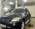 Черный Мерседес МЛ класс, объемом двигателя 3.5 л и пробегом 241 тыс. км за 9800 $, фото 1 на Automoto.ua