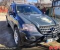 Черный Мерседес МЛ класс, объемом двигателя 3 л и пробегом 270 тыс. км за 9500 $, фото 1 на Automoto.ua