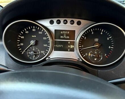 Черный Мерседес МЛ класс, объемом двигателя 3.5 л и пробегом 360 тыс. км за 12000 $, фото 12 на Automoto.ua