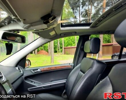 Черный Мерседес МЛ класс, объемом двигателя 3 л и пробегом 475 тыс. км за 10500 $, фото 2 на Automoto.ua