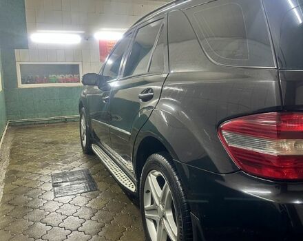 Черный Мерседес МЛ класс, объемом двигателя 3.5 л и пробегом 241 тыс. км за 9800 $, фото 4 на Automoto.ua