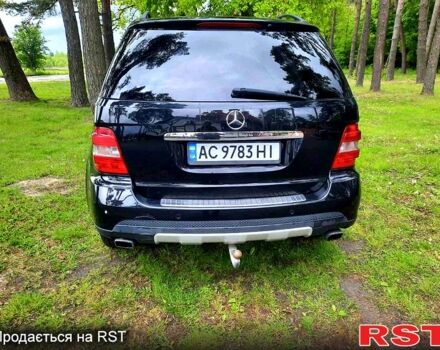 Черный Мерседес МЛ класс, объемом двигателя 3 л и пробегом 475 тыс. км за 10500 $, фото 6 на Automoto.ua