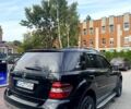 Черный Мерседес МЛ класс, объемом двигателя 3.5 л и пробегом 203 тыс. км за 9999 $, фото 1 на Automoto.ua