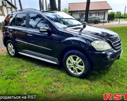 Черный Мерседес МЛ класс, объемом двигателя 3 л и пробегом 475 тыс. км за 10500 $, фото 4 на Automoto.ua