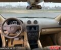 Чорний Мерседес ML-Class, об'ємом двигуна 6.2 л та пробігом 220 тис. км за 13000 $, фото 6 на Automoto.ua