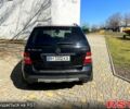 Черный Мерседес МЛ класс, объемом двигателя 3 л и пробегом 303 тыс. км за 12000 $, фото 4 на Automoto.ua