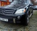 Чорний Мерседес МЛ класс, об'ємом двигуна 6.2 л та пробігом 162 тис. км за 17000 $, фото 1 на Automoto.ua
