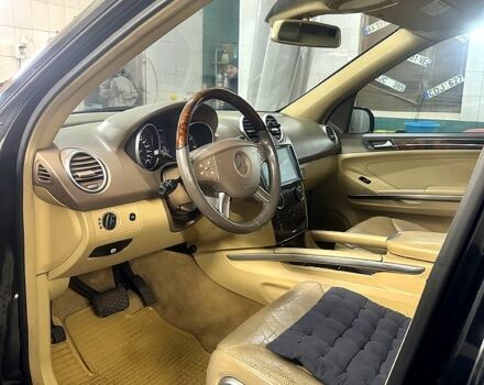 Черный Мерседес МЛ класс, объемом двигателя 3.5 л и пробегом 241 тыс. км за 9800 $, фото 5 на Automoto.ua