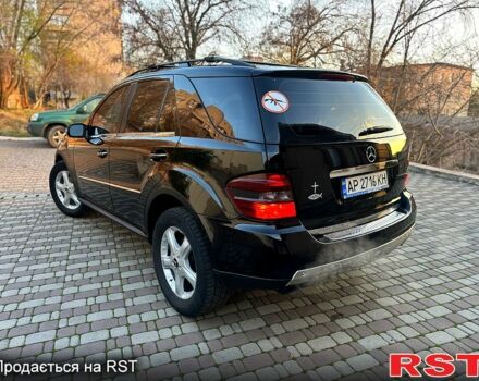 Черный Мерседес МЛ класс, объемом двигателя 3.5 л и пробегом 230 тыс. км за 7500 $, фото 3 на Automoto.ua