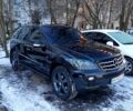 Черный Мерседес МЛ класс, объемом двигателя 3 л и пробегом 300 тыс. км за 12200 $, фото 1 на Automoto.ua