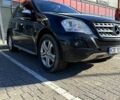 Черный Мерседес МЛ класс, объемом двигателя 3.5 л и пробегом 256 тыс. км за 10900 $, фото 1 на Automoto.ua