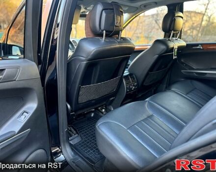 Черный Мерседес МЛ класс, объемом двигателя 3.5 л и пробегом 230 тыс. км за 7500 $, фото 4 на Automoto.ua