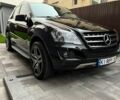Черный Мерседес МЛ класс, объемом двигателя 5.5 л и пробегом 275 тыс. км за 14500 $, фото 5 на Automoto.ua
