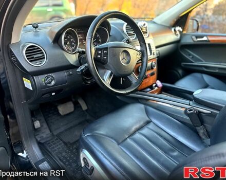 Черный Мерседес МЛ класс, объемом двигателя 3.5 л и пробегом 230 тыс. км за 7500 $, фото 6 на Automoto.ua