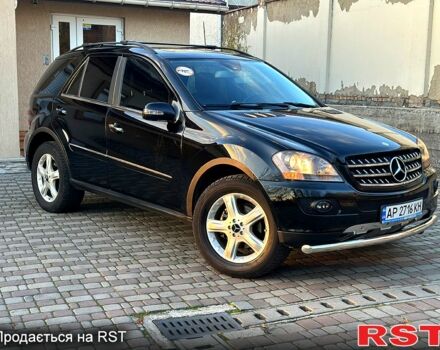 Черный Мерседес МЛ класс, объемом двигателя 3.5 л и пробегом 230 тыс. км за 7500 $, фото 1 на Automoto.ua