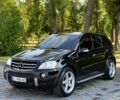 Чорний Мерседес МЛ класс, об'ємом двигуна 6.2 л та пробігом 200 тис. км за 13000 $, фото 1 на Automoto.ua