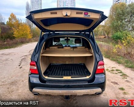 Черный Мерседес МЛ класс, объемом двигателя 3.5 л и пробегом 234 тыс. км за 13500 $, фото 4 на Automoto.ua