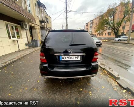 Черный Мерседес МЛ класс, объемом двигателя 3.5 л и пробегом 204 тыс. км за 10200 $, фото 3 на Automoto.ua