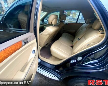 Черный Мерседес МЛ класс, объемом двигателя 3.5 л и пробегом 204 тыс. км за 10200 $, фото 9 на Automoto.ua