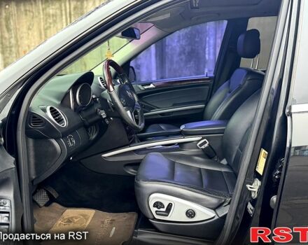 Черный Мерседес МЛ класс, объемом двигателя 3 л и пробегом 275 тыс. км за 12500 $, фото 7 на Automoto.ua