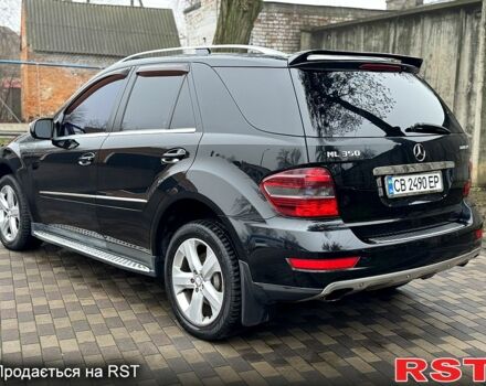 Черный Мерседес МЛ класс, объемом двигателя 3 л и пробегом 275 тыс. км за 12500 $, фото 5 на Automoto.ua