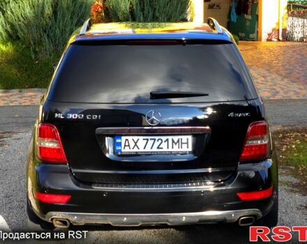 Черный Мерседес МЛ класс, объемом двигателя 3 л и пробегом 165 тыс. км за 18200 $, фото 2 на Automoto.ua