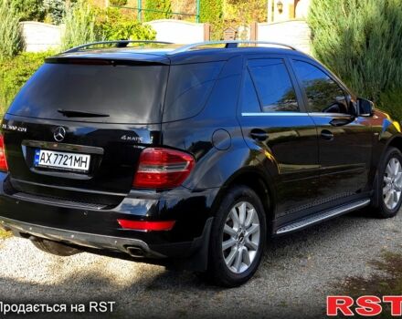 Черный Мерседес МЛ класс, объемом двигателя 3 л и пробегом 165 тыс. км за 18200 $, фото 3 на Automoto.ua