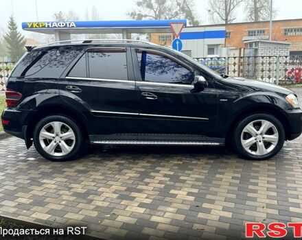 Черный Мерседес МЛ класс, объемом двигателя 3 л и пробегом 275 тыс. км за 12500 $, фото 3 на Automoto.ua